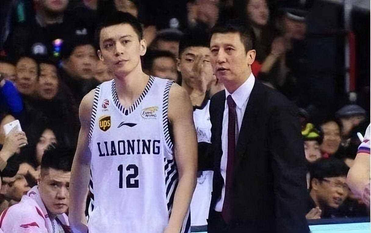 辽宁男篮展现强大实力，取得胜利走向巅峰