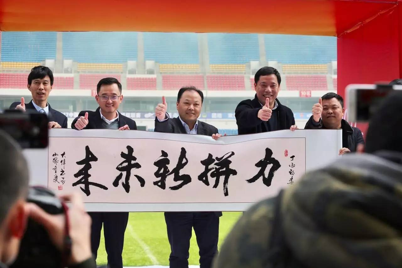 关于力拼对手，争夺胜利的渴望让比赛更加精彩的信息