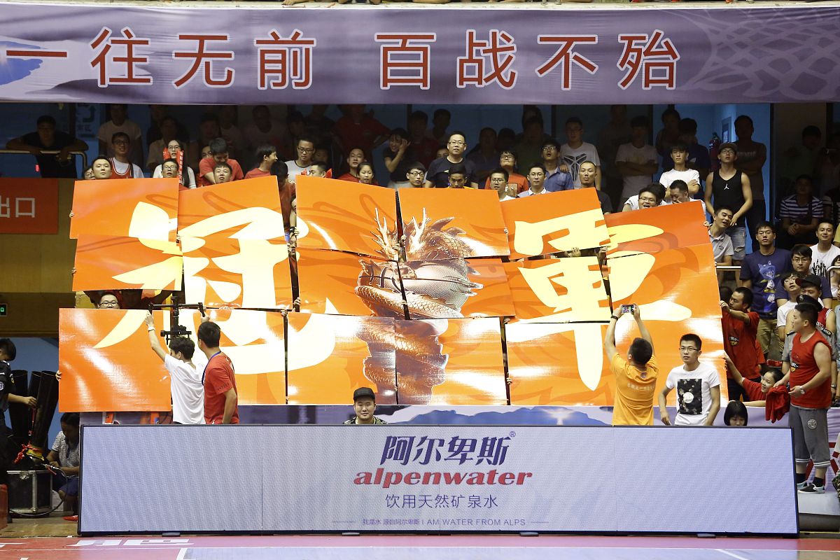 关于力拼对手，争夺胜利的渴望让比赛更加精彩的信息