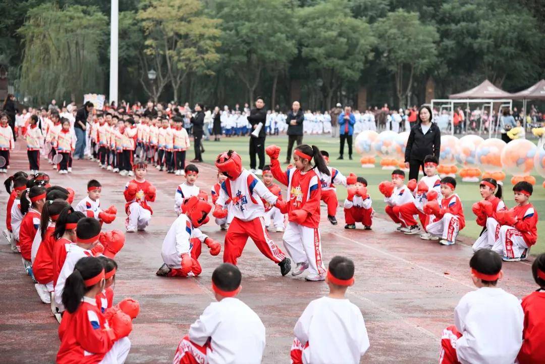 勇士步履维艰，场上团结精神助阵胜利的简单介绍